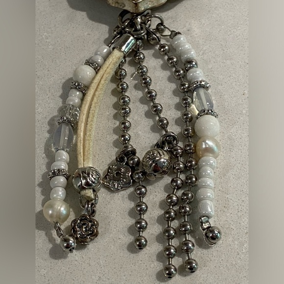 Crisca Silver Tone Rose Faux Pearls And Opals White Beads Necklace - Picture 8 of 9